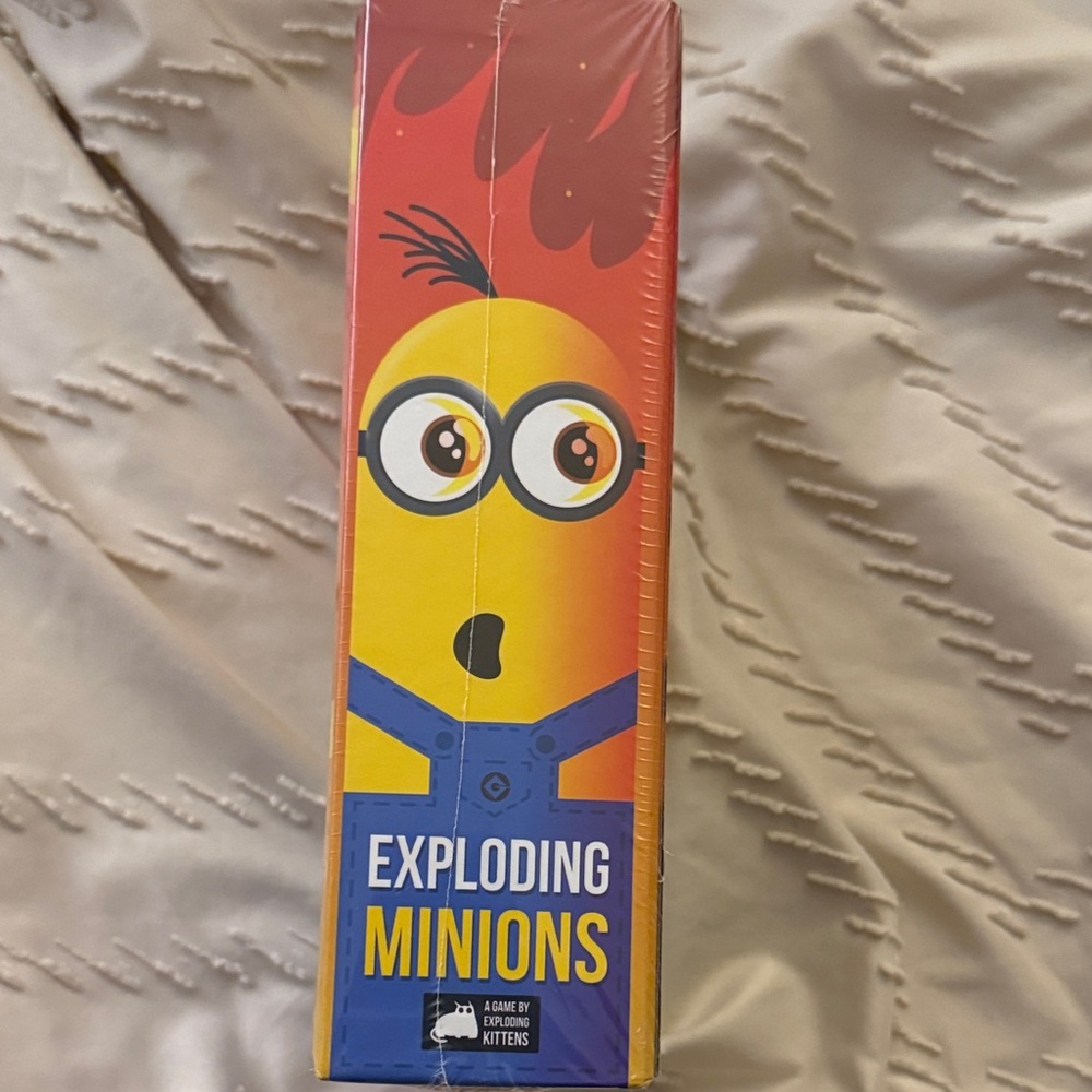 Exploding Minions Card Game - Picture 6 of 7
